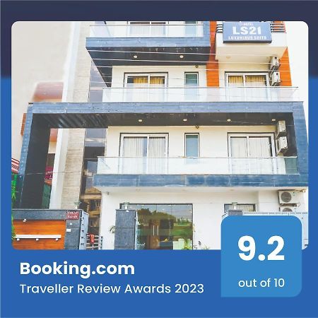 Hotel Ls 21 Badshahpur Esterno foto
